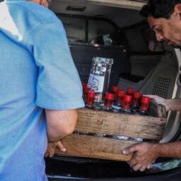 Suspeito de vender bebidas falsas em Marília ‘passa o ponto’ e escapa de operação