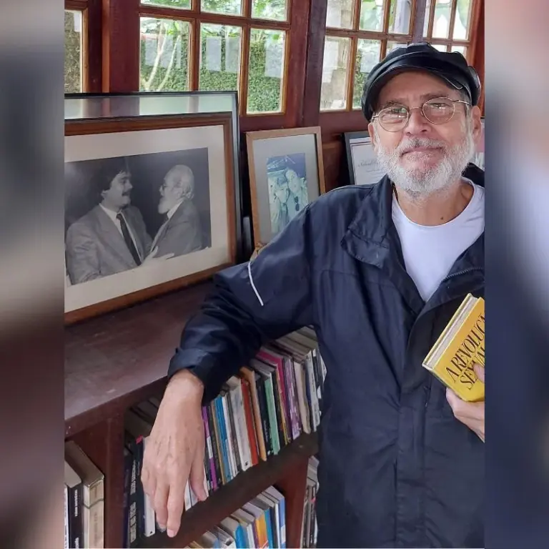 Ex-deputado do PT Paulo Frateschi morre após ser esfaqueado pelo filho