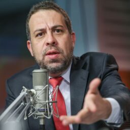 Fim da escala 6×1 pode ter transição para micro e pequenas empresas