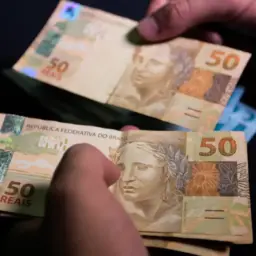 Brasileiros sacaram R$ 455,68 milhões esquecidos em bancos em setembro