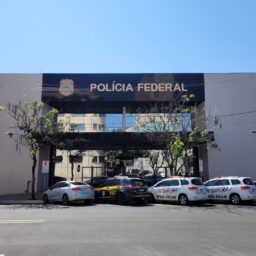 PF de Marília prende homem com dezenas de cédulas falsas e captura foragido