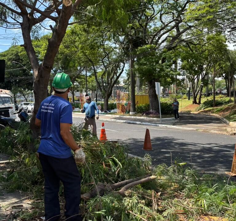 Marília intensifica limpeza e manutenção do Centro antes do início do Natal Iluminado