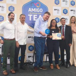 Santa Casa de Marília recebe selo ‘Amigo da Pessoa com TEA’ em evento na capital