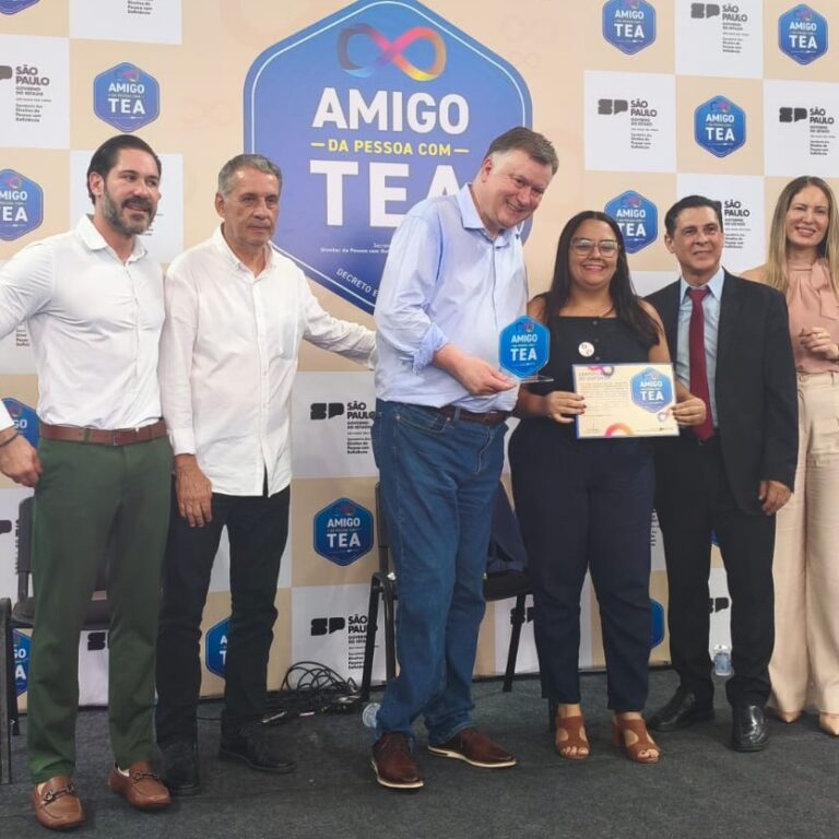 Santa Casa de Marília recebe selo ‘Amigo da Pessoa com TEA’ em evento na capital