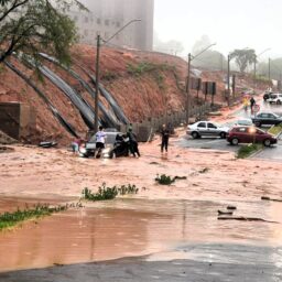 Escolas ficam alagadas, distritos isolados e ruas com danos após chuvas
