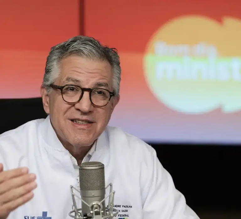 ‘Estamos vencendo essa batalha’, diz Padilha sobre vacinação