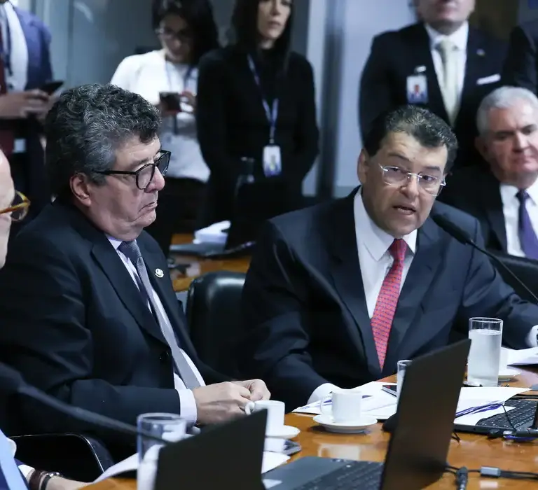 Comissão do Senado aprova aumento da taxação de fintechs e bets