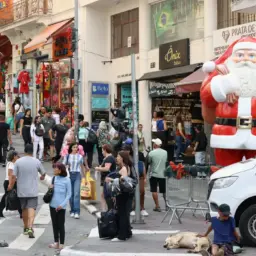 País tem queda histórica do desemprego e número recorde de ocupados