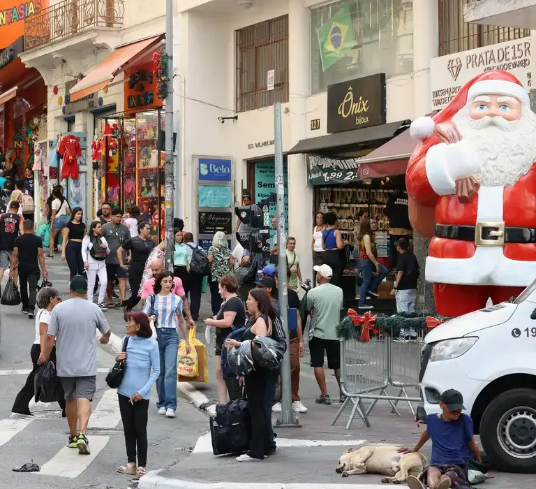 País tem queda histórica do desemprego e número recorde de ocupados