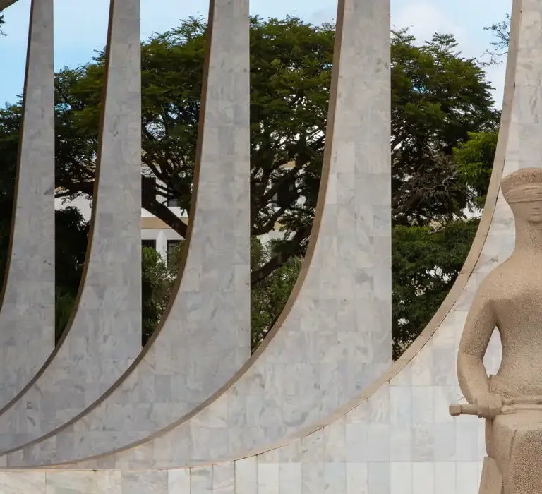 STF forma maioria para garantir benefício do INSS a vítimas de violência doméstica