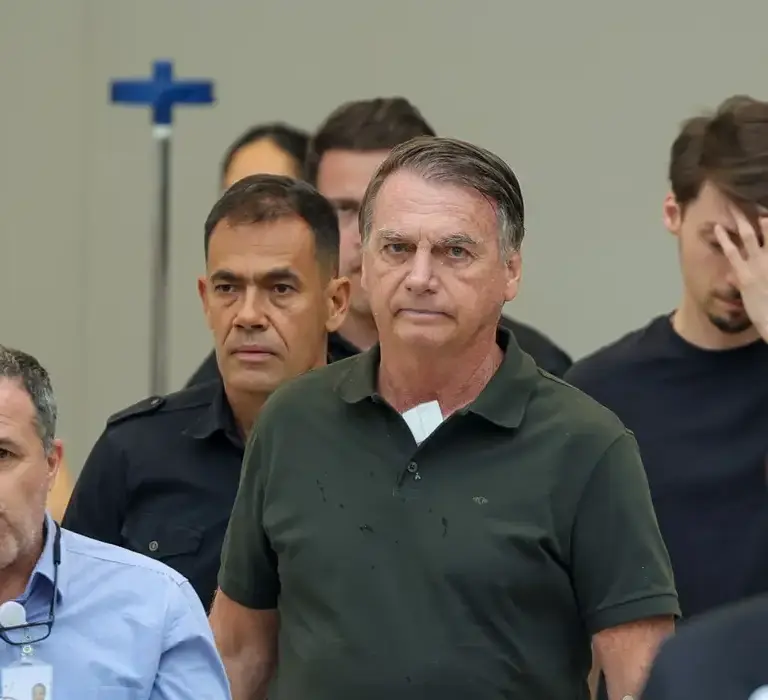 Moraes autoriza internação de Bolsonaro para realização de cirurgia