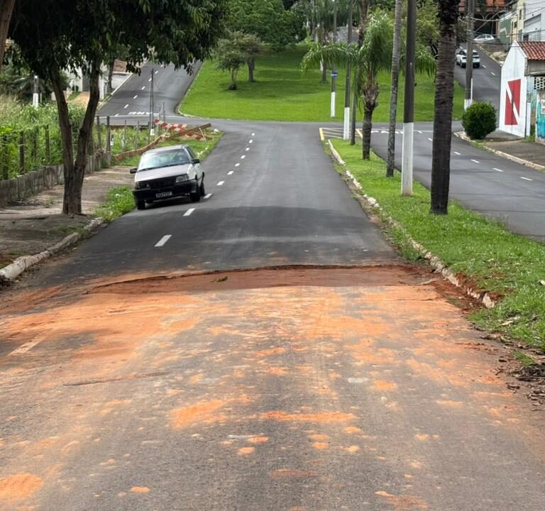 Rua Monte Carmelo é liberada após reparos emergenciais no bairro Fragata