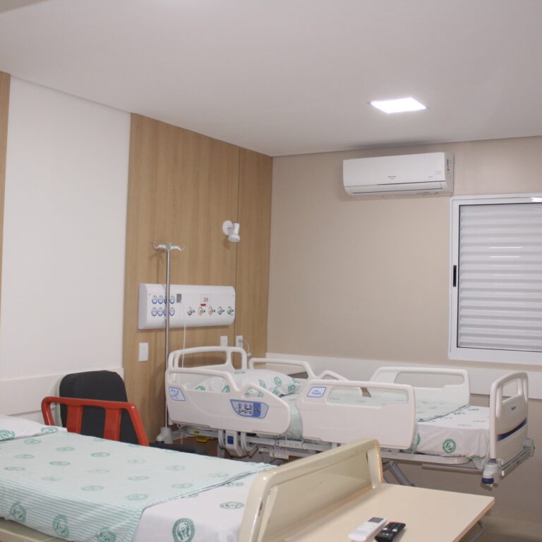 Santa Casa de Marília inaugura reforma de 46 leitos do SUS