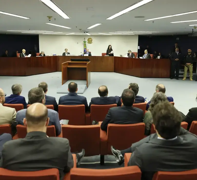 STF inicia julgamento que pode condenar mais seis por tentativa de golpe