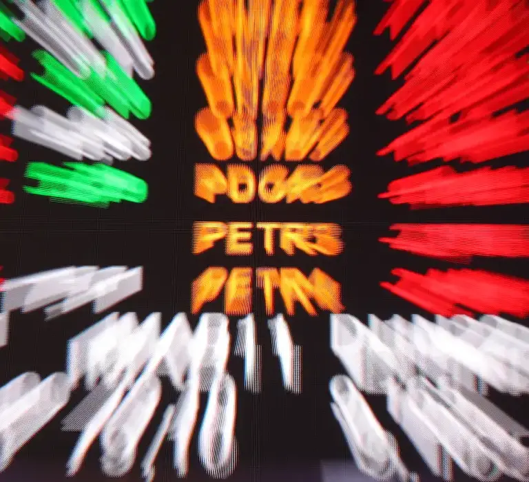 Bolsa recua forte e dólar dispara após sinalização eleitoral envolvendo Flávio Bolsonaro