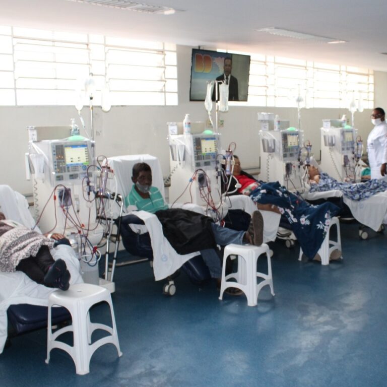 Santa Casa de Marília realiza 37,2 mil hemodiálises por ano e atende 62 municípios