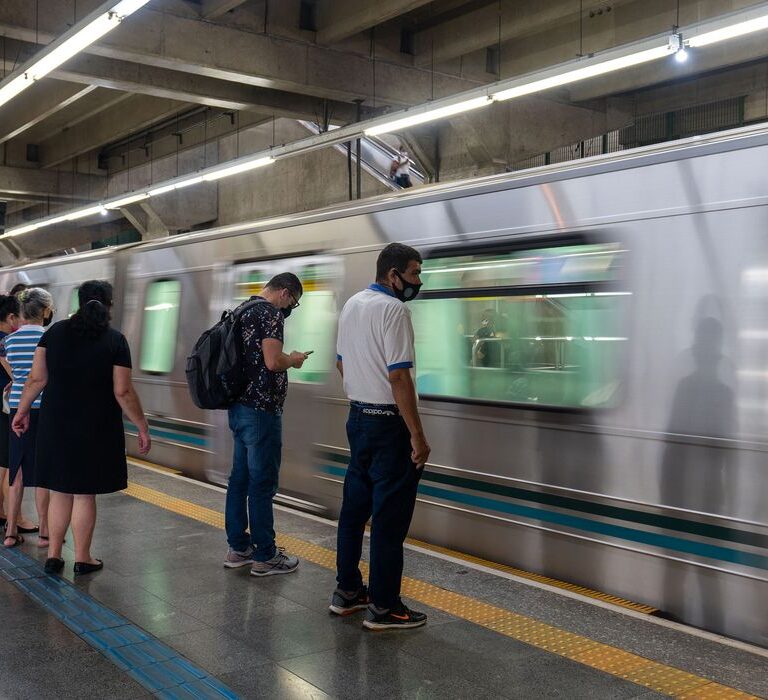 Pagamento por aproximação passa a ser usado no Metrô de São Paulo