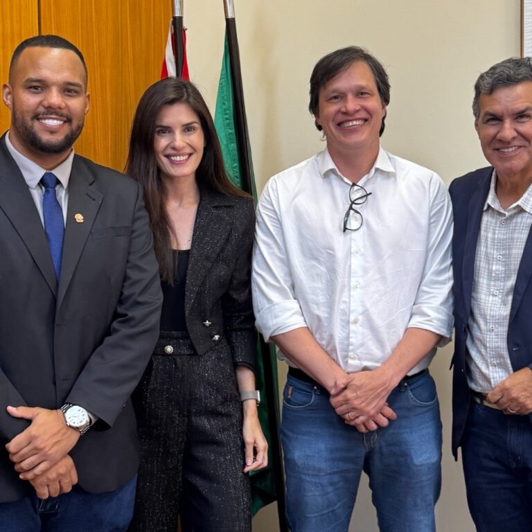 Construção da escola do Maracá começa com Dani, Capitão e Burcão