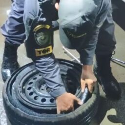 Jovem é preso com quase 18 quilos de maconha escondidos em pneus na região
