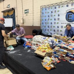 Alunos de Direito da Unimar arrecadam mais de 700 kg de alimentos em ação solidária