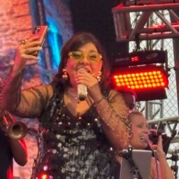 Roberta Miranda reúne cinco mil no Sesi; artista se equilibra entre tradição e mundo digital