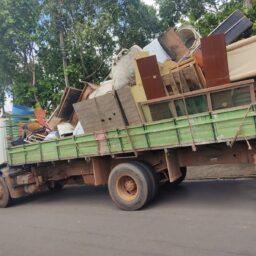 Mutirão recolhe três caminhões de inservíveis de distritos de Tupã