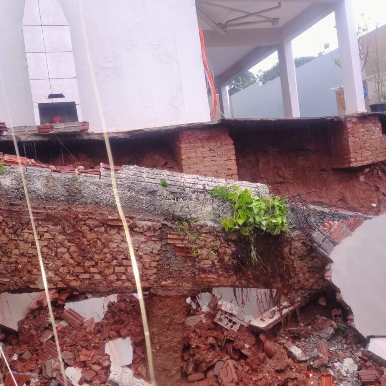 Sobrado é parcialmente interditado após desabamento no bairro Cascata