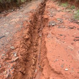 Moradores apontam erosão e más condições de estrada na Fazenda do Estado