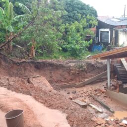 Deslizamento em Garça deixa casa interditada e família realojada