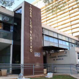 Ourinhos aprova 13º a vereadores; Marília segue sem lei específica