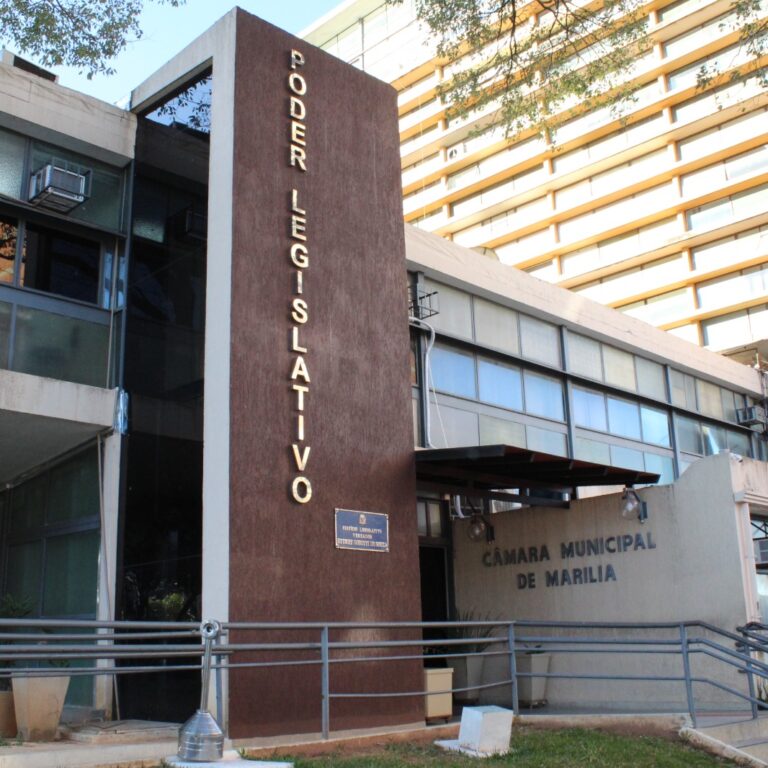 Ourinhos aprova 13º a vereadores; Marília segue sem lei específica