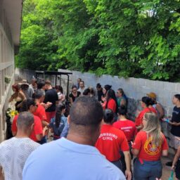 Vanessa Carvalho é sepultada sob forte comoção de familiares e amigos em Marília