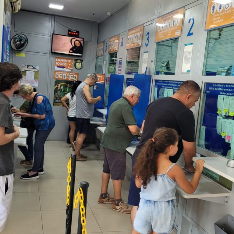 Sonho de mudar de vida leva marilienses às lotéricas pela Mega da Virada