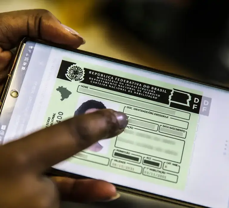 Procura por autoescolas cai 70% e setor começa a demitir em Marília