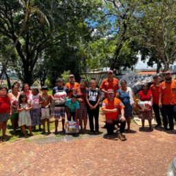 Legendários da Primeira Igreja Batista doam 200 cestas natalinas em Marília