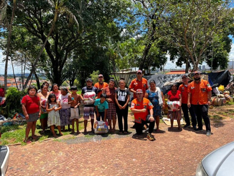 Legendários da Primeira Igreja Batista doam 200 cestas natalinas em Marília