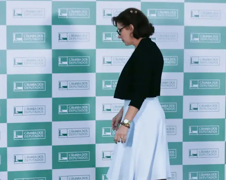 Câmara dos Deputados rejeita por maioria a cassação de Carla Zambelli