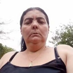 Mulher de 47 anos desaparece após sair de casa e família pede ajuda