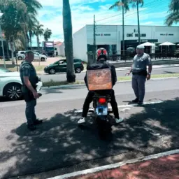 Operação da PM aborda 250 motos, apreende 12 e multa mais de 70 em Marília e região