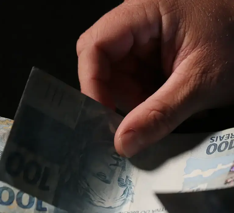 Cerca de 95,3 milhões de pessoas recebem 2ª parcela do décimo terceiro