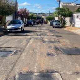 Rua Carlos Piubeli recebe operação tapa-buraco no Parque das Esmeraldas