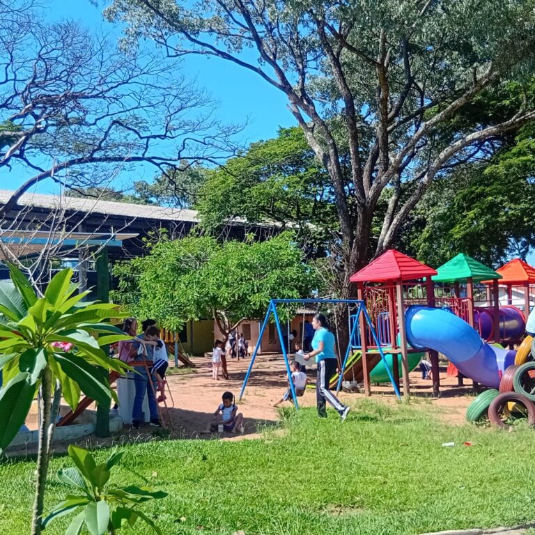 Escolas municipais recebem 369 alunos no 1º dia do atendimento de férias