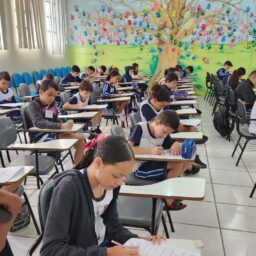 Prefeitura de Marília lança entrega de uniformes e material para 19 mil alunos