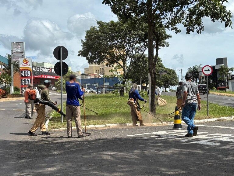 Trabalhos de limpeza e manutenção seguem em diversas vias de Marília