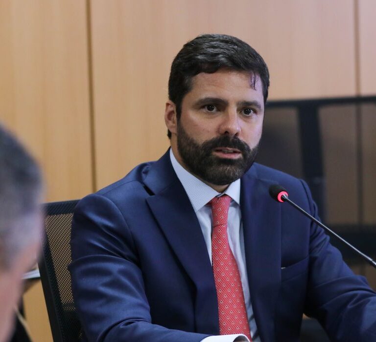 Lula nomeia secretário-executivo como ministro interino da Justiça