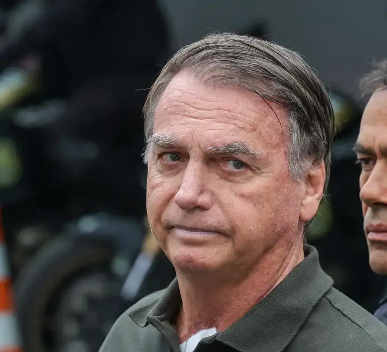 Moraes autoriza Bolsonaro a fazer exames no hospital após sofrer queda