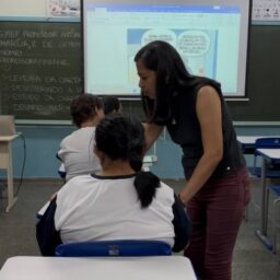 EJA Marília recebe matrículas para alfabetização de jovens e adultos