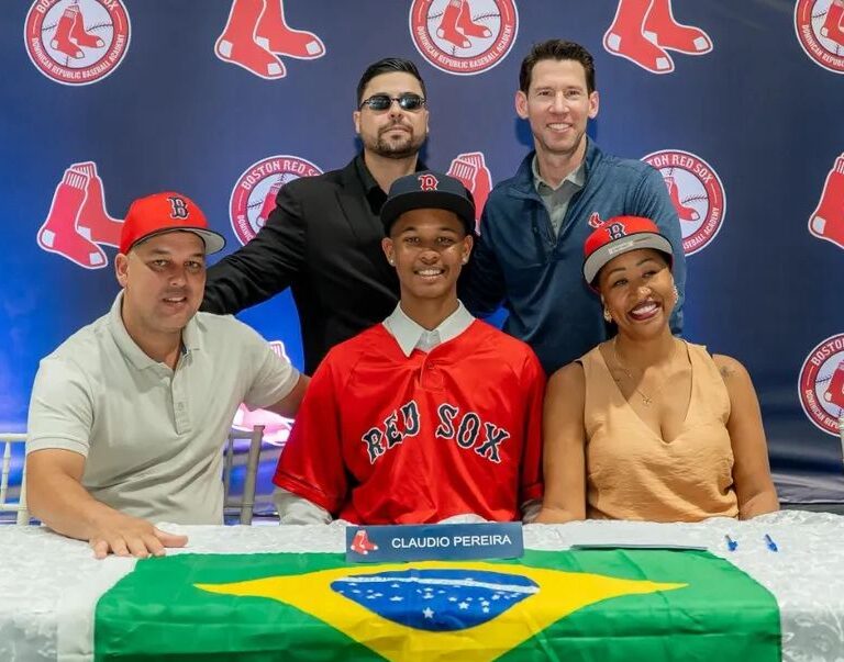 Jovem de Marília fecha contrato milionário com o Boston Red Sox aos 17 anos