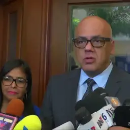 Venezuela diz que já libertou 400 presos; oposição e ONGs contestam