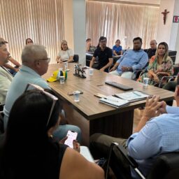 Marília discute parceria com confederação para implantar beisebol nas escolas